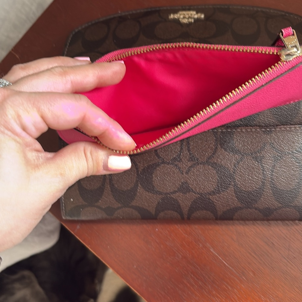 EUC snap Coach wallet with removable pink zipper pouch - Picture 6 of 7